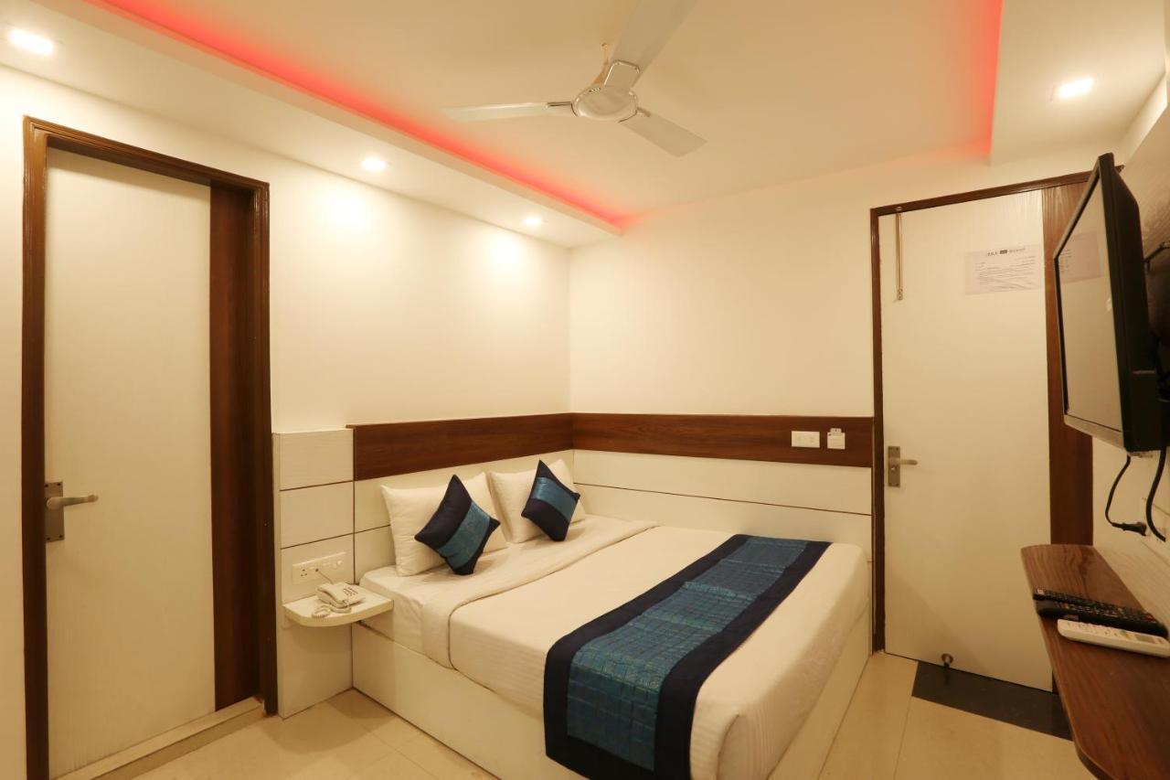 Hotel Ark Suites At Delhi Airport 뉴델리 외부 사진