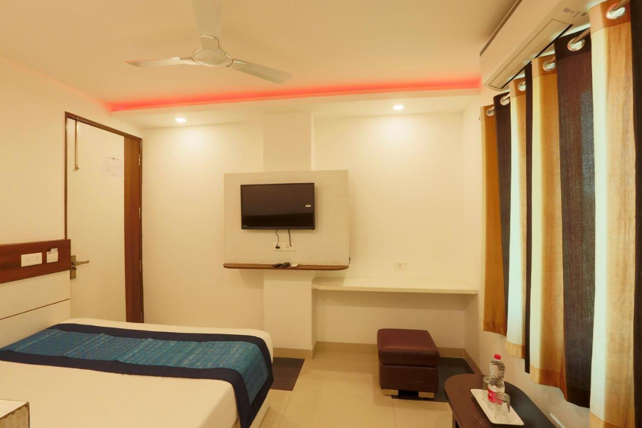 Hotel Ark Suites At Delhi Airport 뉴델리 외부 사진